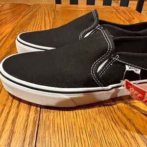 NWT Women’s Black Asher Vans size 7.5